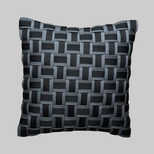 Kara - Handgewebtes Design-Kissen / Antracite & Onyx
