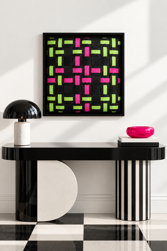 Neon Pulse - Handgewebtes Wandbild im schwarzen Objektrahmen, 35x35 cm