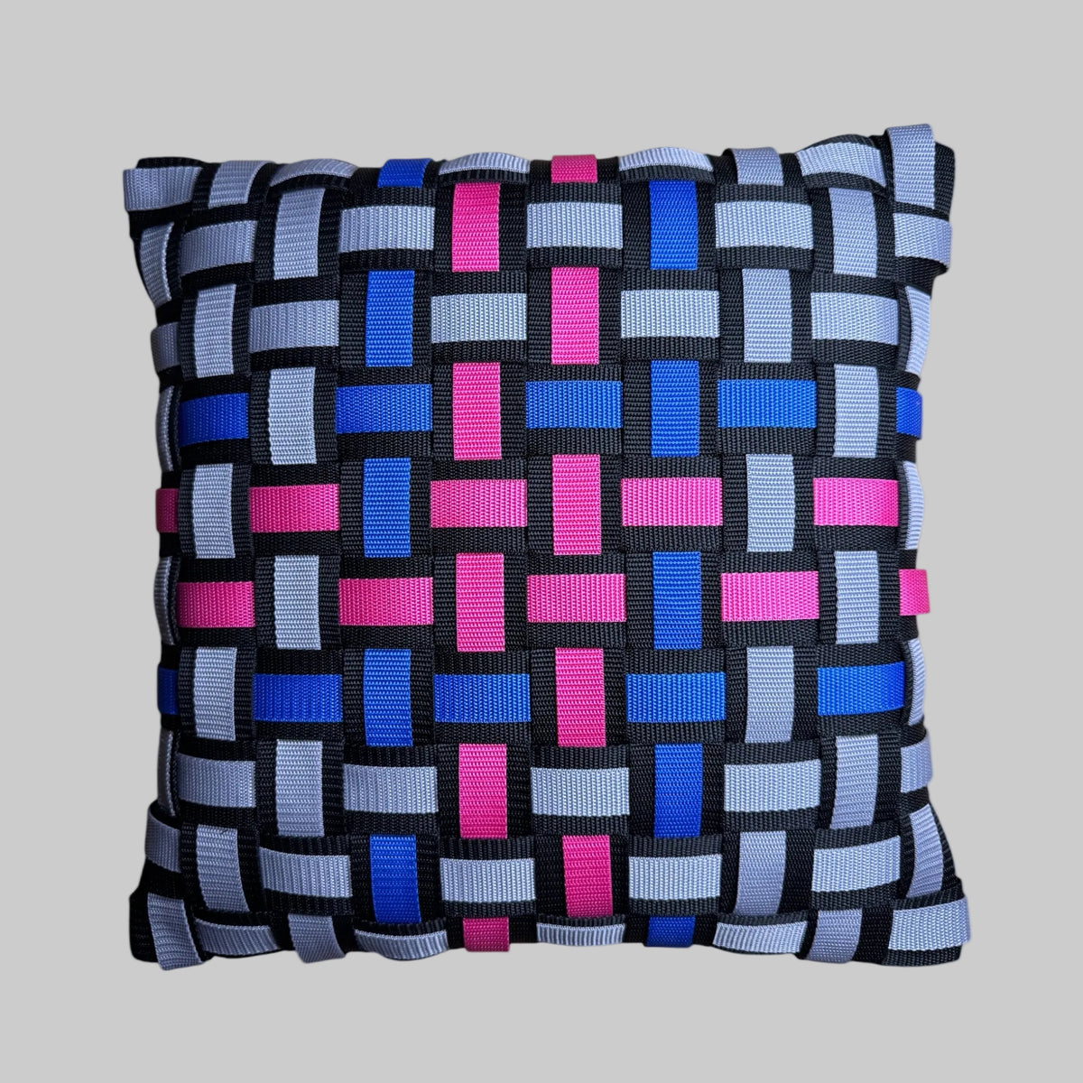 02  PIXEL CLASH Grau & Pink l Kissenbezug - WOOVE
