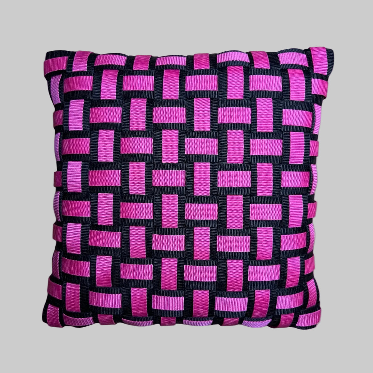02 HOT POP Schwarz & Pink l Kissenbezug - WOOVE