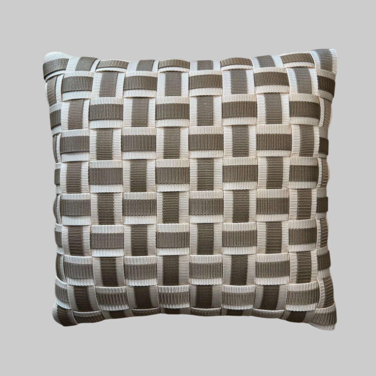 WOOVE Handgewebtes Designer-Kissen  - Grid Ästhetik in Creme & Beige / Kissenbezug - WOOVE