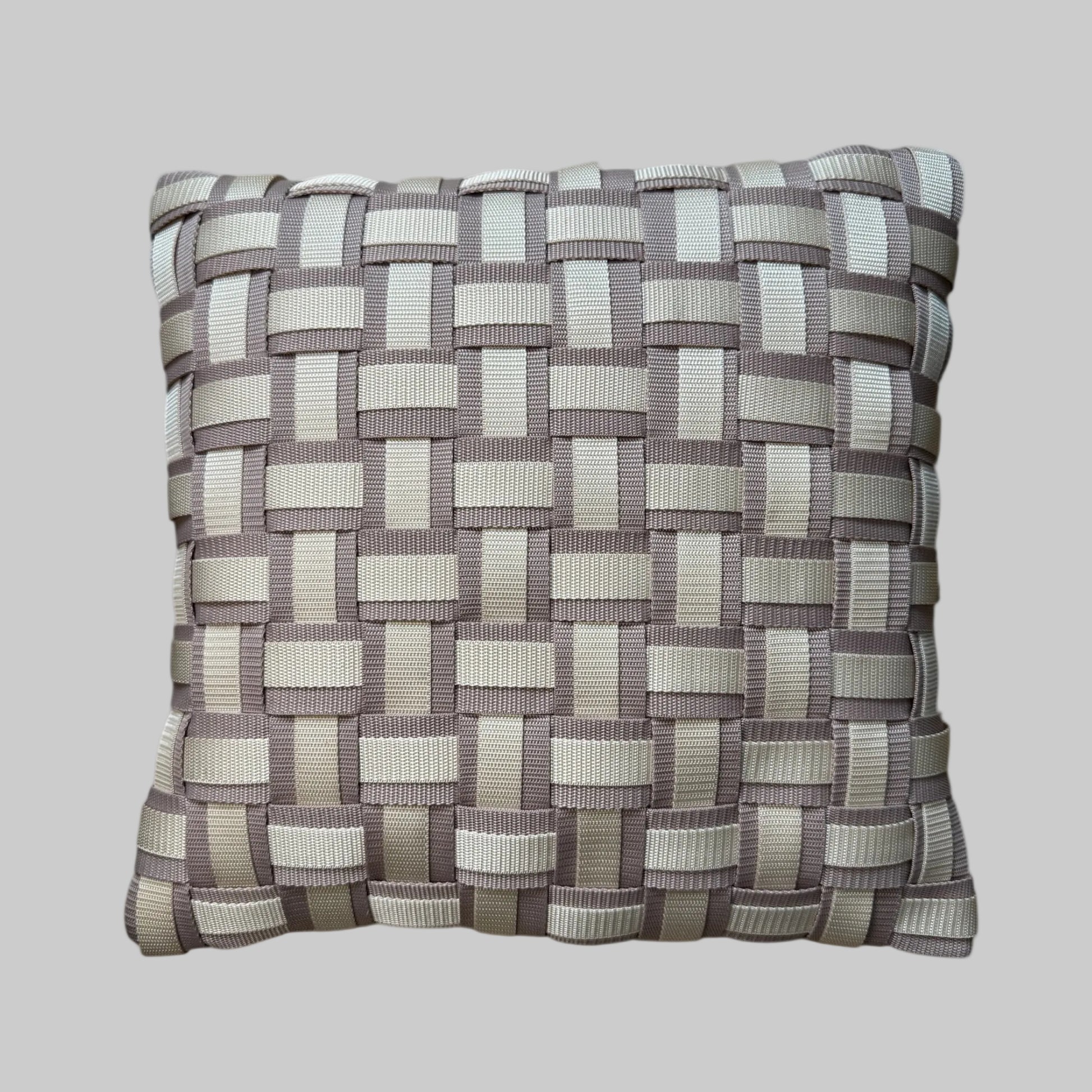 WOOVE Handgewebtes Designer-Kissen  - Grid Ästhetik in Rosebeige & Creme / Kissenbezug - WOOVE