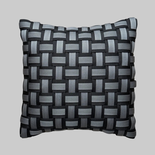WOOVE Handgewebtes Designer-Kissen  - Grid Ästhetik in Schwarz & Anthrazit / Kissenbezug - WOOVE