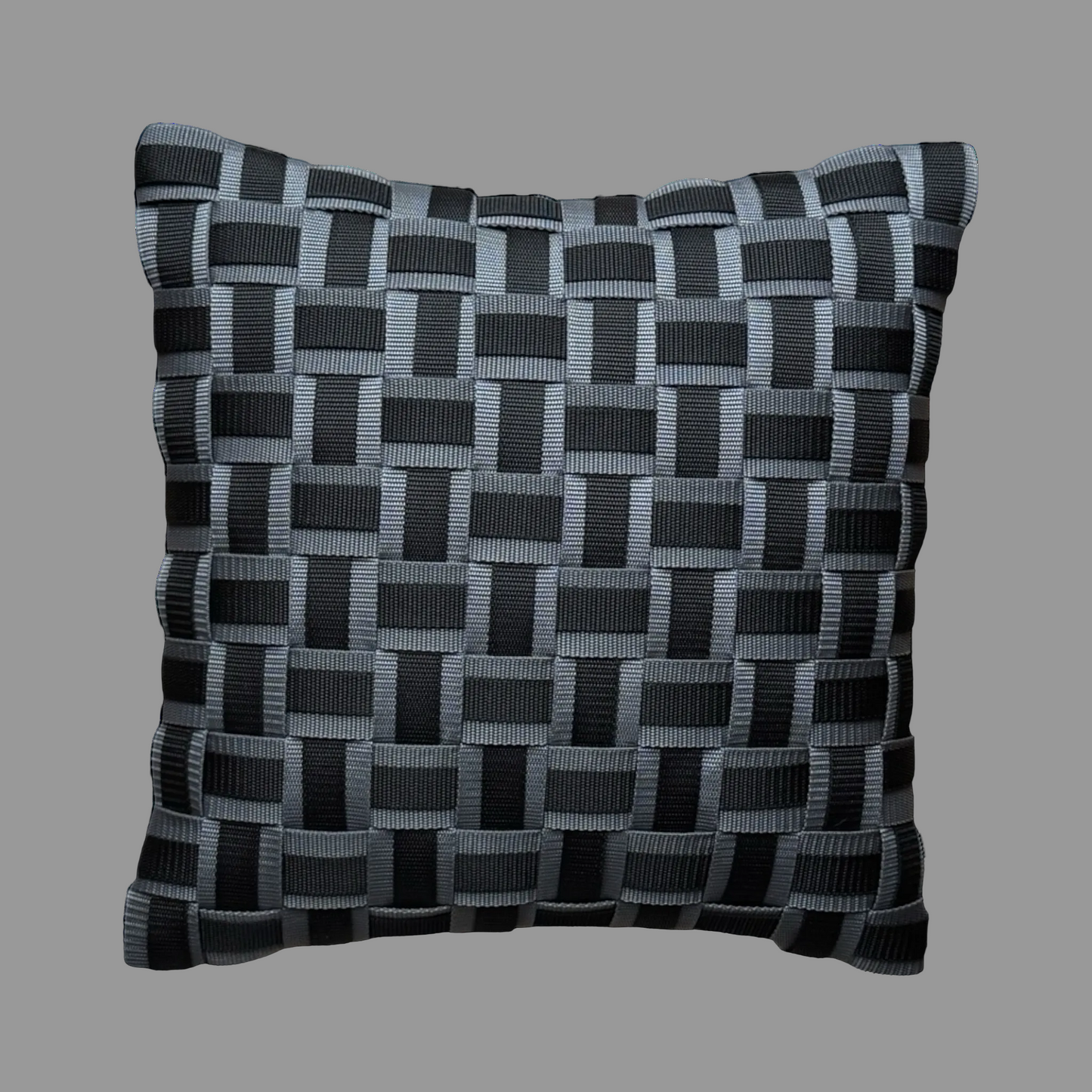 Kara - Handgewebtes Design-Kissen / Antracite & Onyx