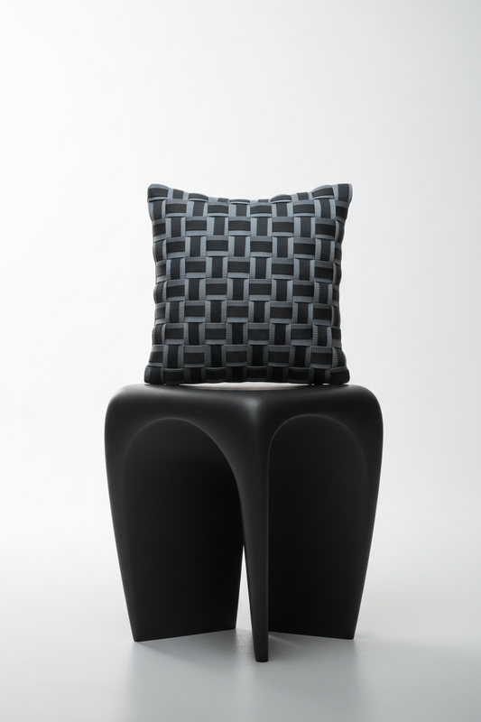 Kara - Handgewebtes Design-Kissen / Antracite & Onyx