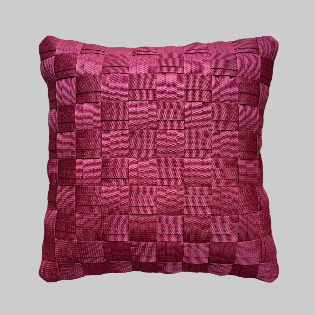 WOOVE Handgewebtes Designer-Kissen  - Grid Ästhetik in Bordeaux / Kissenbezug - WOOVE