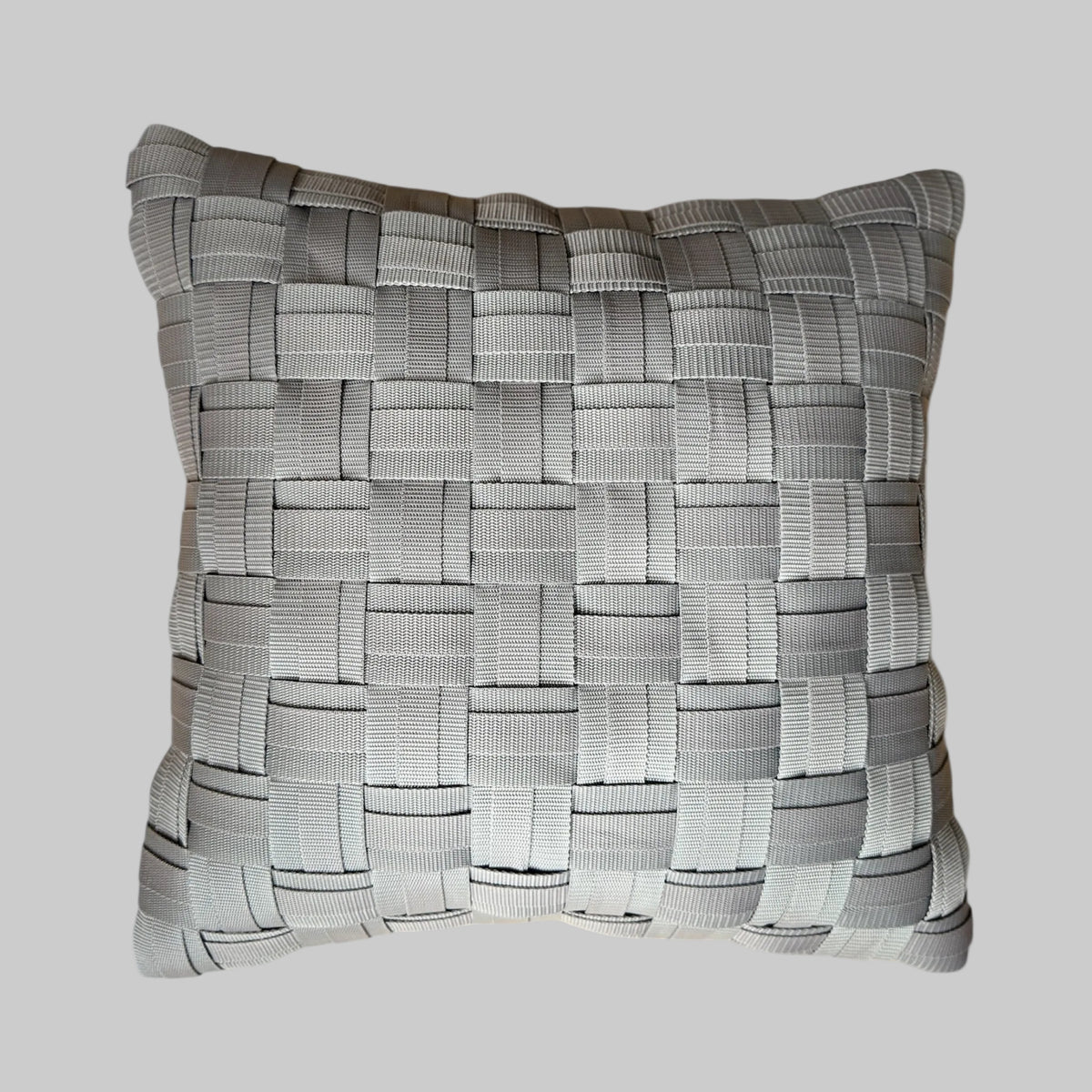 WOOVE Handgewebtes Designer-Kissen  - Grid Ästhetik in Grau / Kissenbezug - WOOVE