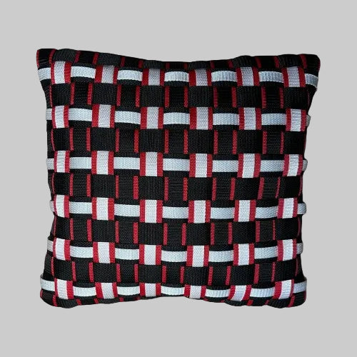 WOOVE Handgewebtes Designer-Kissen  - Grid Ästhetik in Schwarz, Rot  & Weiß l Kissenbezug - WOOVE