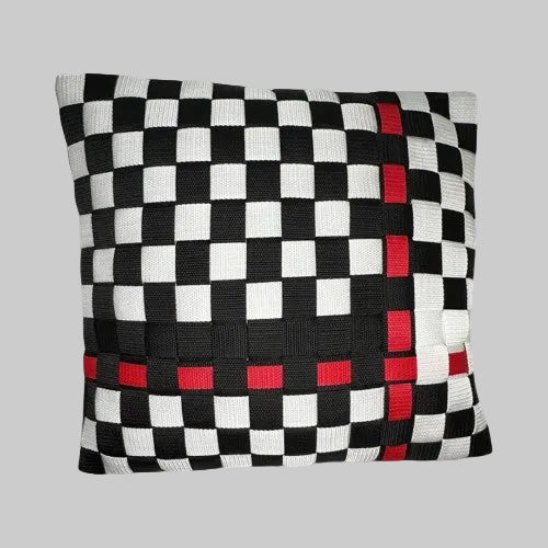 WOOVE Handgewebtes Designer-Kissen  - Grid Ästhetik in Schwarz, Weiß & Rot l Kissenbezug - WOOVE